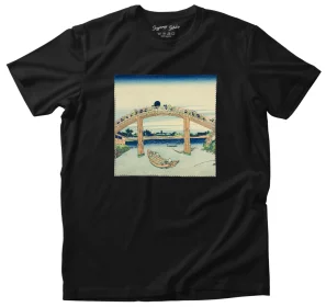 Koszulka z naszywką Pod mostem Mannen w Fukagawa Katsushika Hokusai