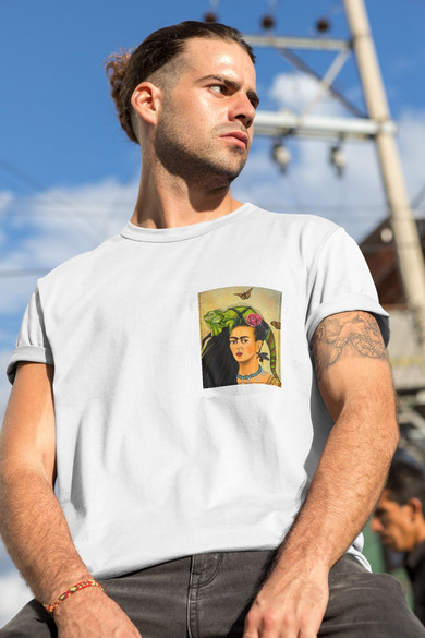 Koszulka z kieszonką Frida z legwanem – portret inspirowany Fridą Kahlo