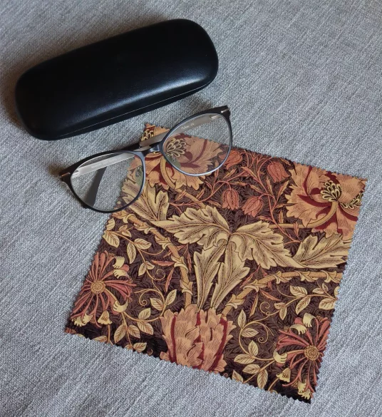 Ściereczka do okularów Tkanina z wiciokrzewem William Morris