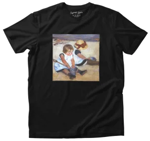 Koszulka z naszywką Dziewczynki bawiące się na plaży Mary Cassatt