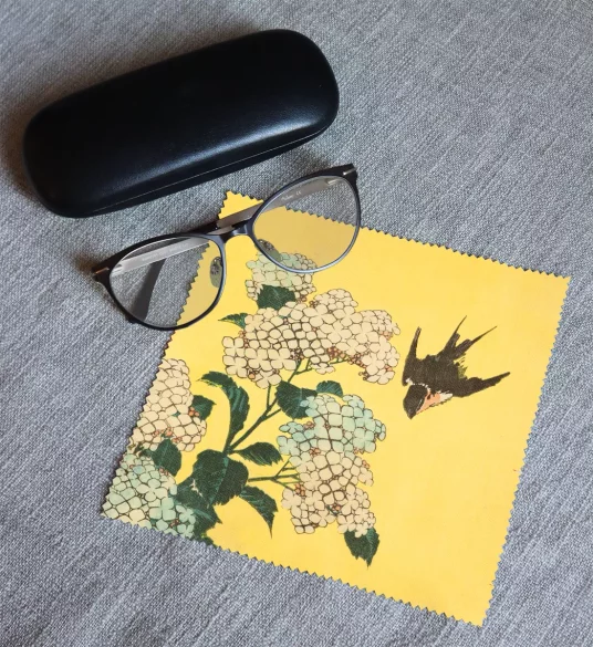 Ściereczka do okularów Hortensja i Jaskółka Katsushika Hokusai