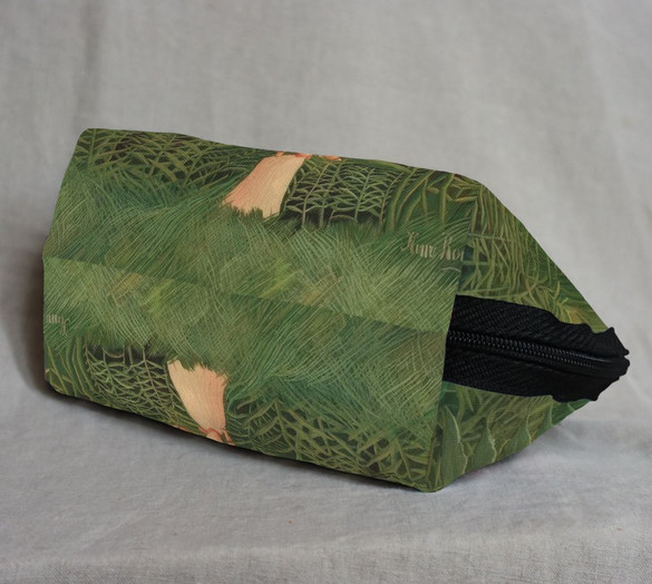 Kosmetyczka Woman Walking in an Exotic Forest Henri Rousseau