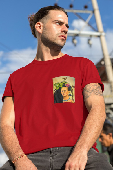 Koszulka z kieszonką Frida z legwanem – portret inspirowany Fridą Kahlo