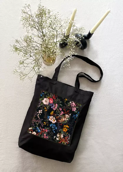 Torba z naszywką Kwiaty i koralowce na czarnym tle William Kilburn czarna