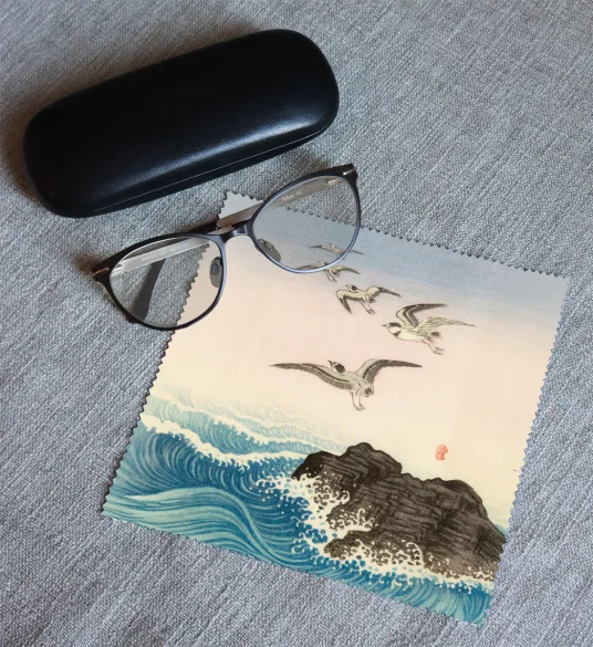 Ściereczka do okularów Pięć mew nad skałą w morzu Ohara Koson