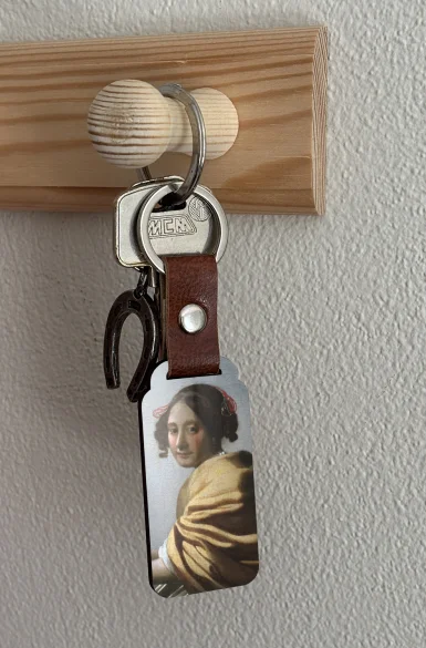 Brelok Młoda kobieta siedząca przy dziedzińcu Jan Vermeer