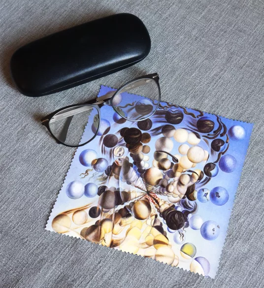 Ściereczka do okularów Galatea sfer niebieskich Salvador Dali