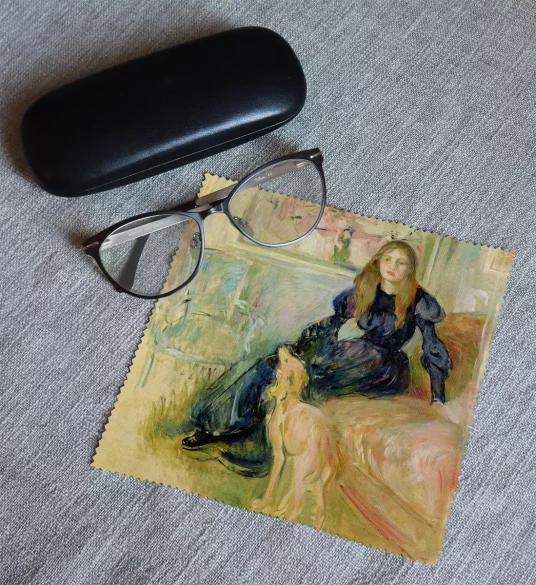Ściereczka do okularów Julie Manet i jej piesek Laërte Berthe Morisot