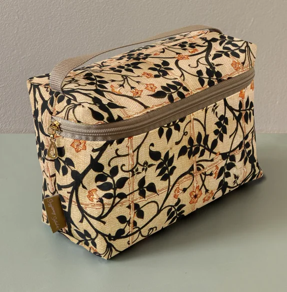 Kosmetyczka kuferek Projekt kurtyny jaśminowej William Morris
