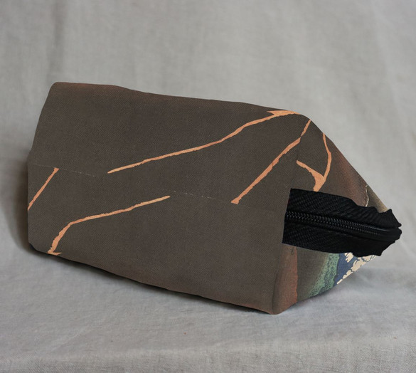 Kosmetyczka Ulewa pod szczytem Katsushika Hokusai