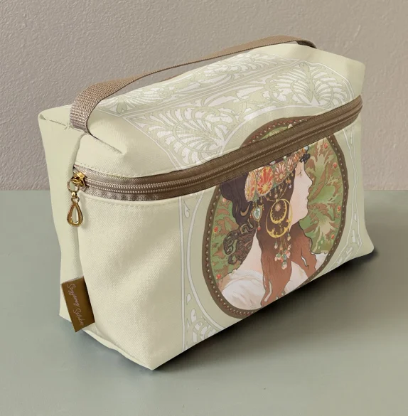Kosmetyczka kuferek Bizantyjskie głowy: brunetka Alfons Mucha