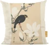 Wzgórze Myna na gałęzi magnolii
