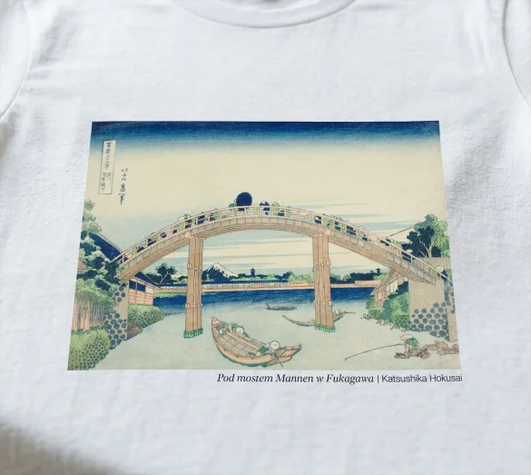 Koszulka z nadrukiem Pod mostem Mannen w Fukagawa Katsushika Hokusai