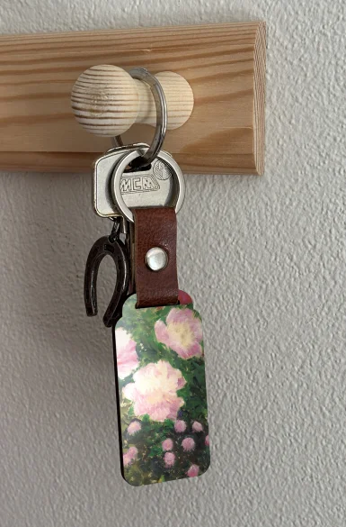 Brelok Kwitnące kwiaty na ogrodzeniu ogrodu Koloman Moser