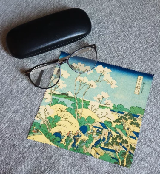 Ściereczka do okularów Wzgórze Goten w Shinagawa nad Tokaido Katsushika Hokusai