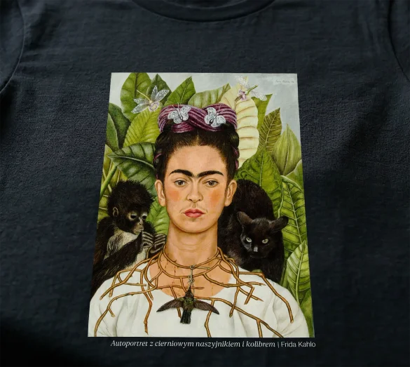 Koszulka z nadrukiem Autoportret z cierniowym naszyjnikiem i kolibrem Frida Kahlo