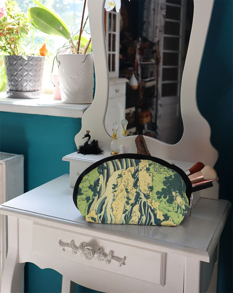 Kosmetyczka Wodospad Kirifuri na górze Kurokami w prowincji Shimotsuke Katsushika Hokusai