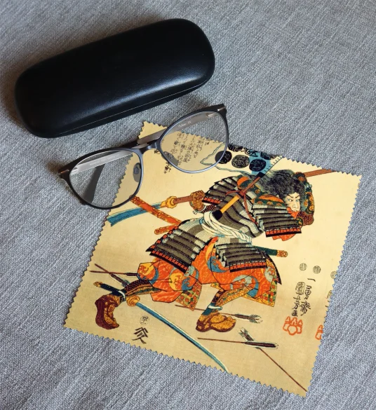 Ściereczka do okularów Samuraj Kiyokazu z naginatą Utagawa Kuniyoshi