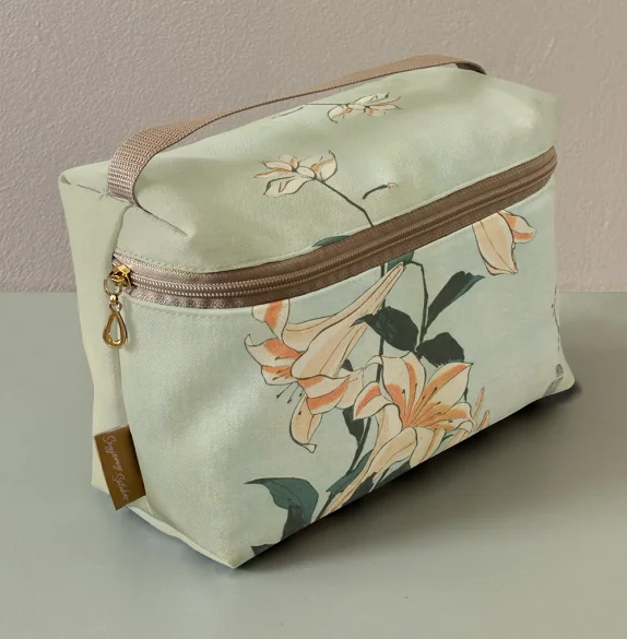 Kosmetyczka kuferek Lilie Katsushika Hokusai