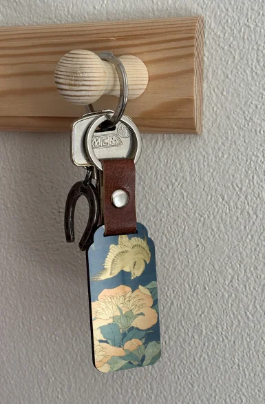 Brelok Kanarek i piwonia Katsushika Hokusai