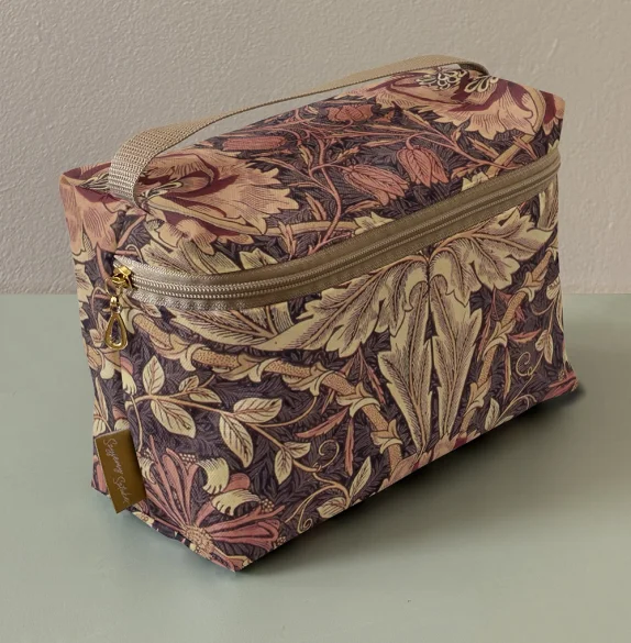 Kosmetyczka kuferek Tkanina z wiciokrzewem William Morris