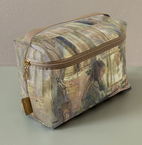 Kosmetyczka kuferek Julia przy stole Berthe Morisot