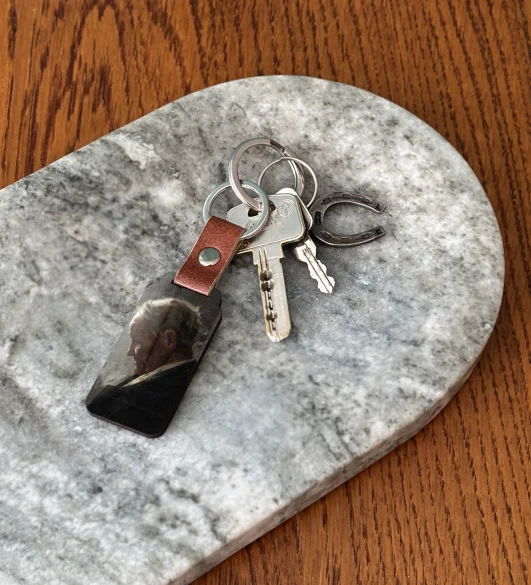 Brelok Profil siwego staruszka Józef Mehoffer