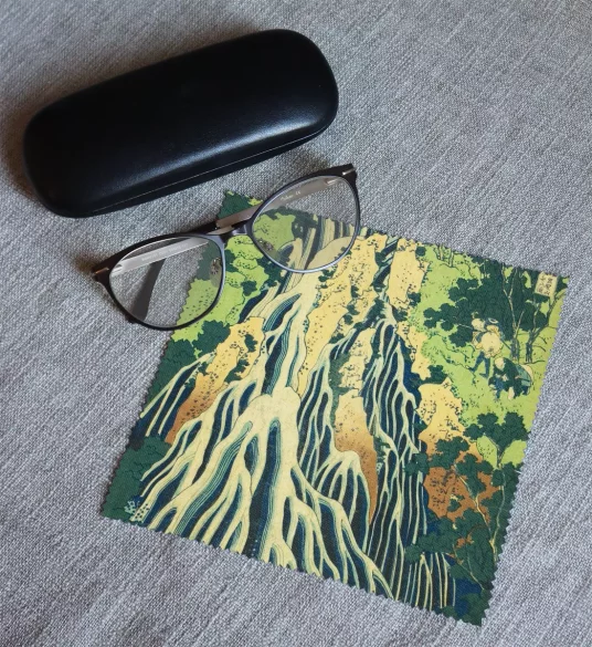 Ściereczka do okularów Wodospad Kirifuri na górze Kurokami w prowincji Shimotsuke Katsushika Hokusai