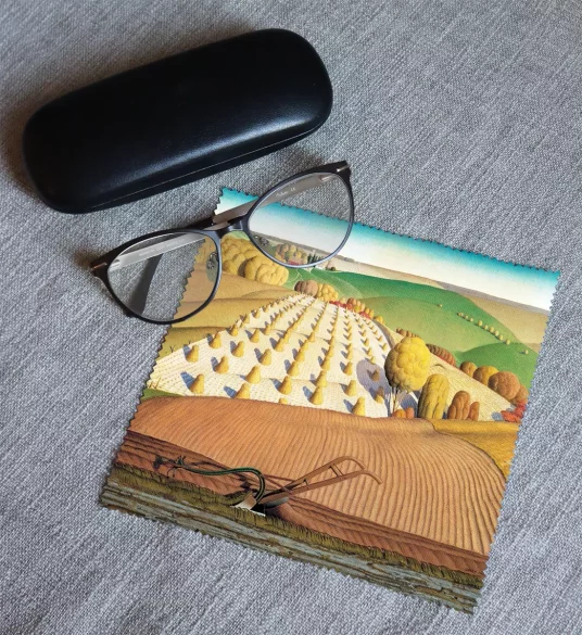 Ściereczka do okularów Fall Plowing Grant Wood