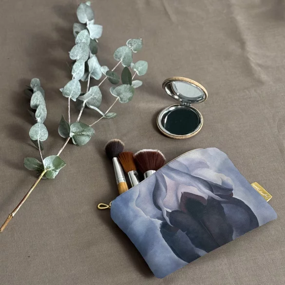 Kosmetyczka mini Czarna Iris III Georgia O’Keeffe