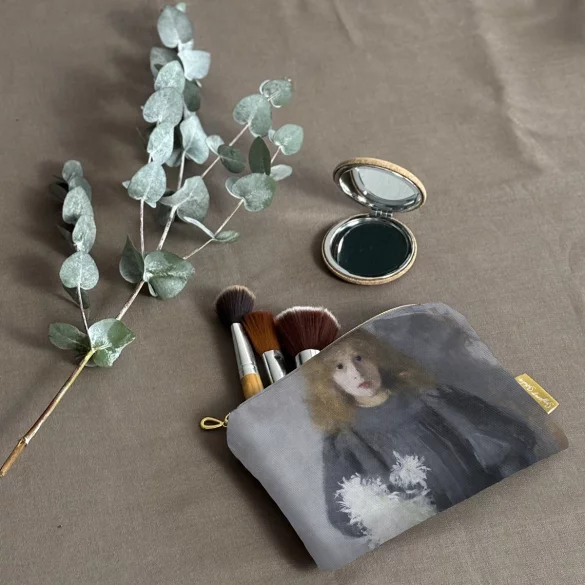 Kosmetyczka mini Dziewczyna z chryzantemami Olga Boznańska