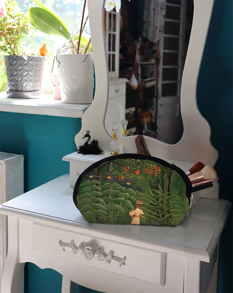 Kosmetyczka Woman Walking in an Exotic Forest Henri Rousseau