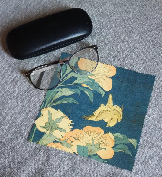 Ściereczka do okularów Kanarek i piwonia Katsushika Hokusai