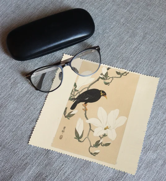 Ściereczka do okularów Wzgórze Myna na gałęzi magnolii Ohara Koson
