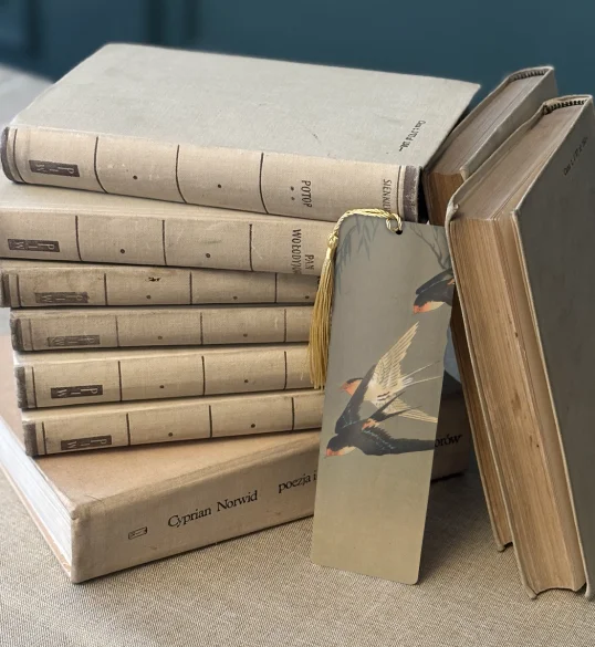 Zakładka do książki Trzy jaskółki rdzawoczerwone podczas nurkowania Ohara Koson