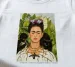 Koszulka z nadrukiem Autoportret z cierniowym naszyjnikiem i kolibrem Frida Kahlo