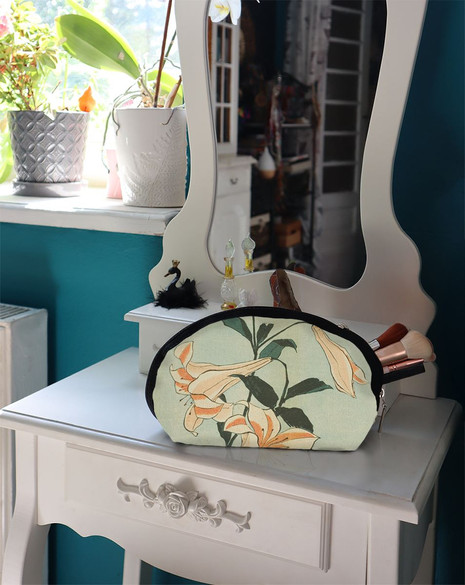 Kosmetyczka Lilie Katsushika Hokusai