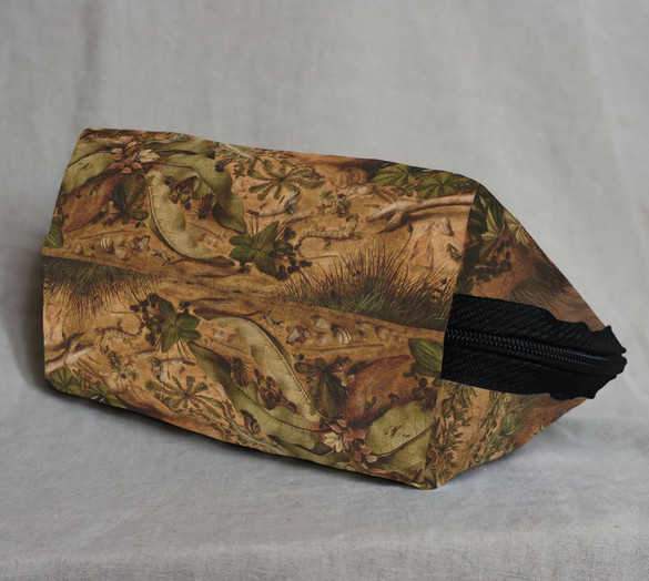 Kosmetyczka Zając w lesie Hans Hoffmann