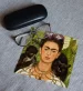 Ściereczka do okularów Autoportret z cierniowym naszyjnikiem i kolibrem Frida Kahlo