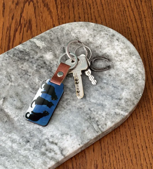 Brelok Czarne koty na śniegu Louis Wain