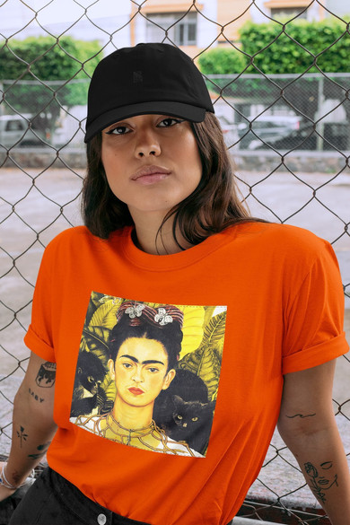 Koszulka z naszywką Autoportret z cierniowym naszyjnikiem i kolibrem Frida Kahlo