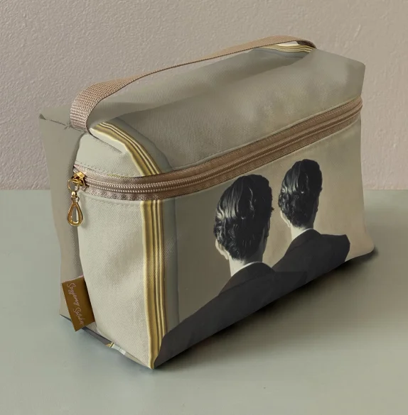 Kosmetyczka kuferek Nie reprodukować René Magritte