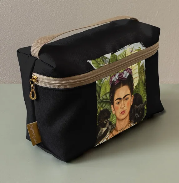 Kosmetyczka kuferek Autoportret z cierniowym naszyjnikiem i kolibrem Frida Kahlo