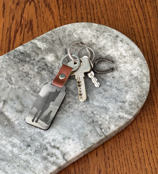 Brelok February Grant Wood