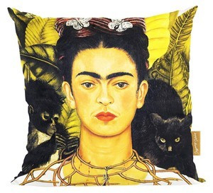 Poduszka Autoportret z cierniowym naszyjnikiem i kolibrem Frida Kahlo